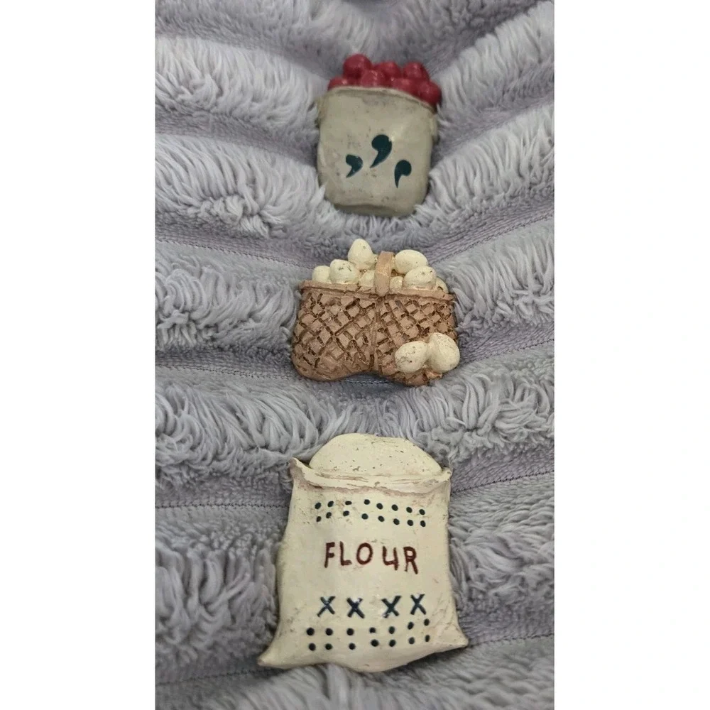 VTG Kitchen Baking Cooking Fridge Magnets Flour Apples Eggs Made In Taiwan EUC!